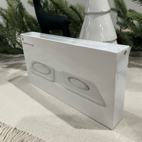NIP Apple MagSafe Duo Charger - Picture 7 of 7